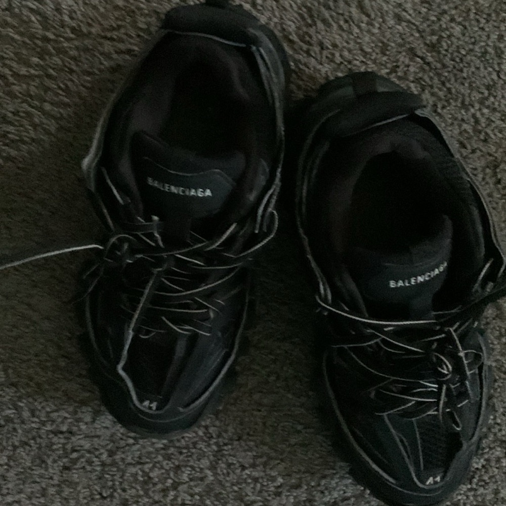 Balenciaga Black Sneakers Sleek Design with Synthetic Upper